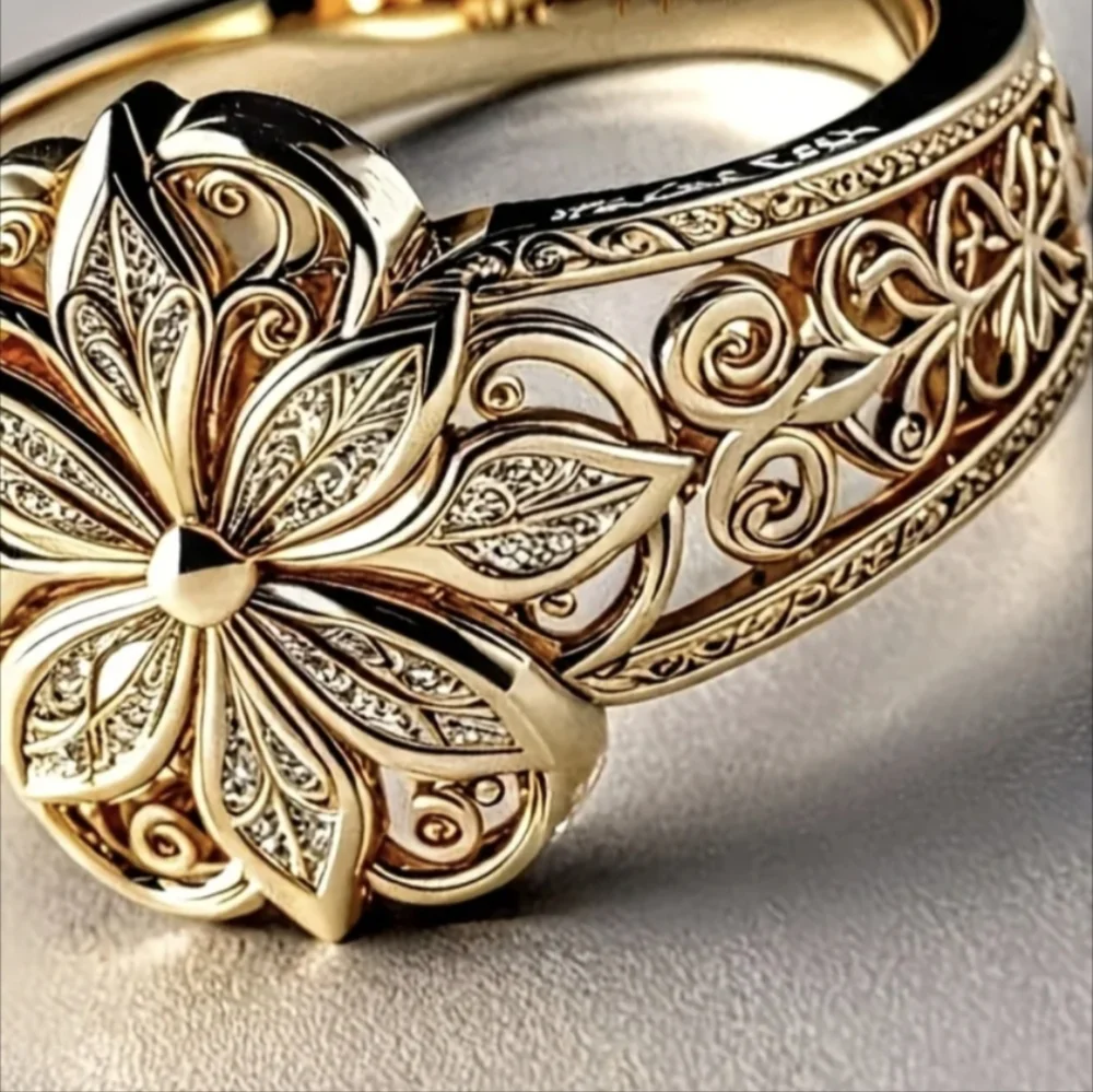 NWT Gold Ring Hollow Floral Pattern Size 7.5 Perfect for Everyday